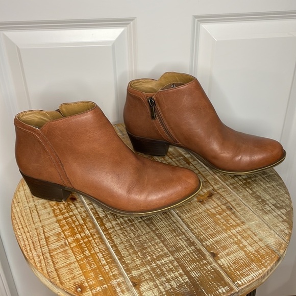 Lucky Brand Bareesa Leather Bootie Brown Tan Side Zipper Block Heel Size 7.5 - Picture 2 of 12
